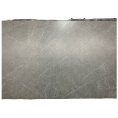 Šedý slinutý kámen