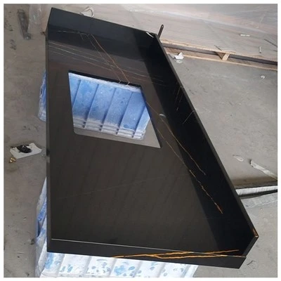 Zlatý Laurent Quartz toaletní top